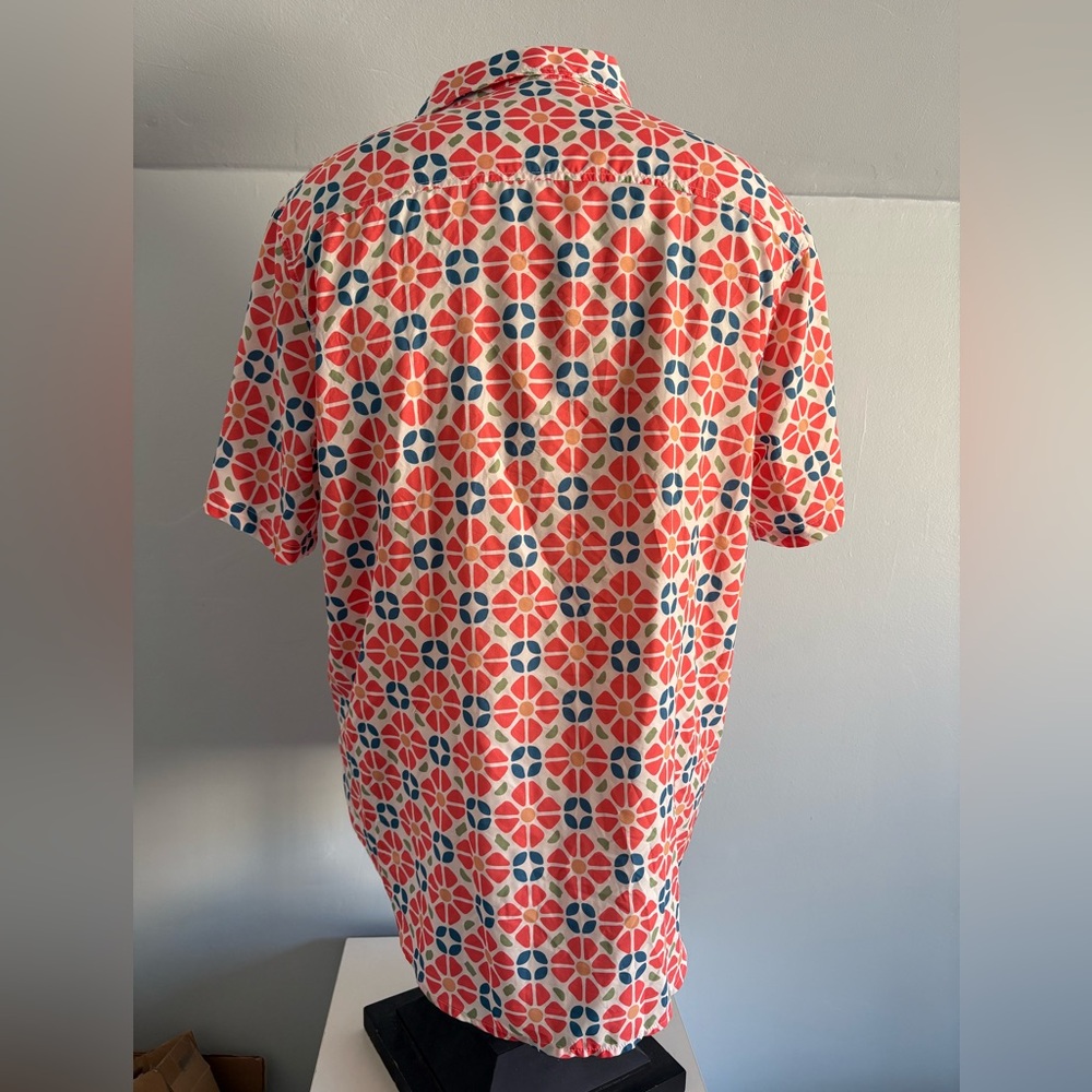 Mañana Surf Co. Floral Lightweight Button Up Large - Picture 3 of 5